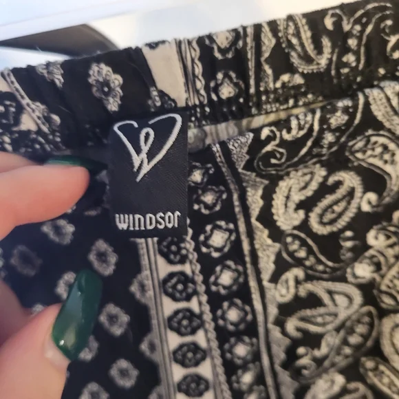 Size large pants from windsor - Picture 2 of 4